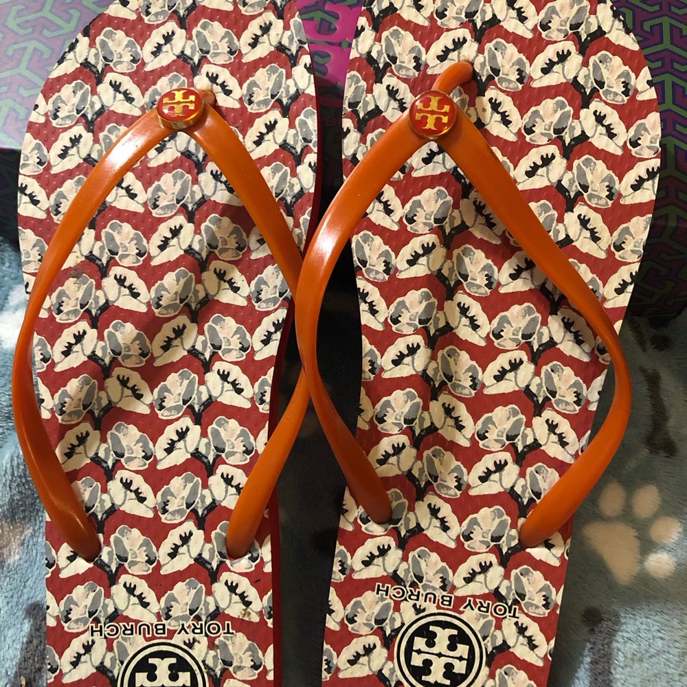 Tory Burch Geometric Flip Flops - Black and Red